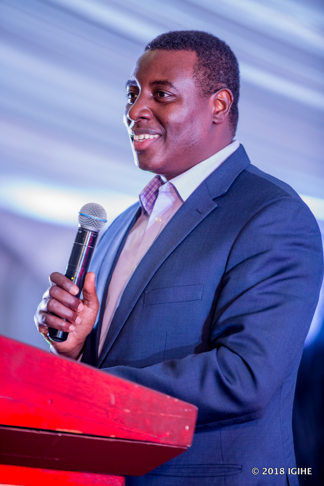 Umuyobozi Mukuru wa Zion Temple Celebration Centre, Dr Apôtre Paul Gitwaza, ubwo yigishaga ijambo ry'Imana mu gitaramo cya Alarm Ministries