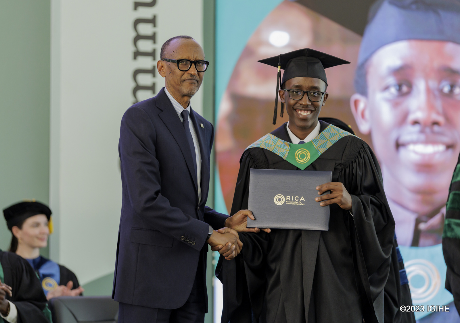 Yavuze ko aba banyeshuri bitezweho byinshi mu guteza imbere ubuhinzi bw’u Rwanda na Afurika