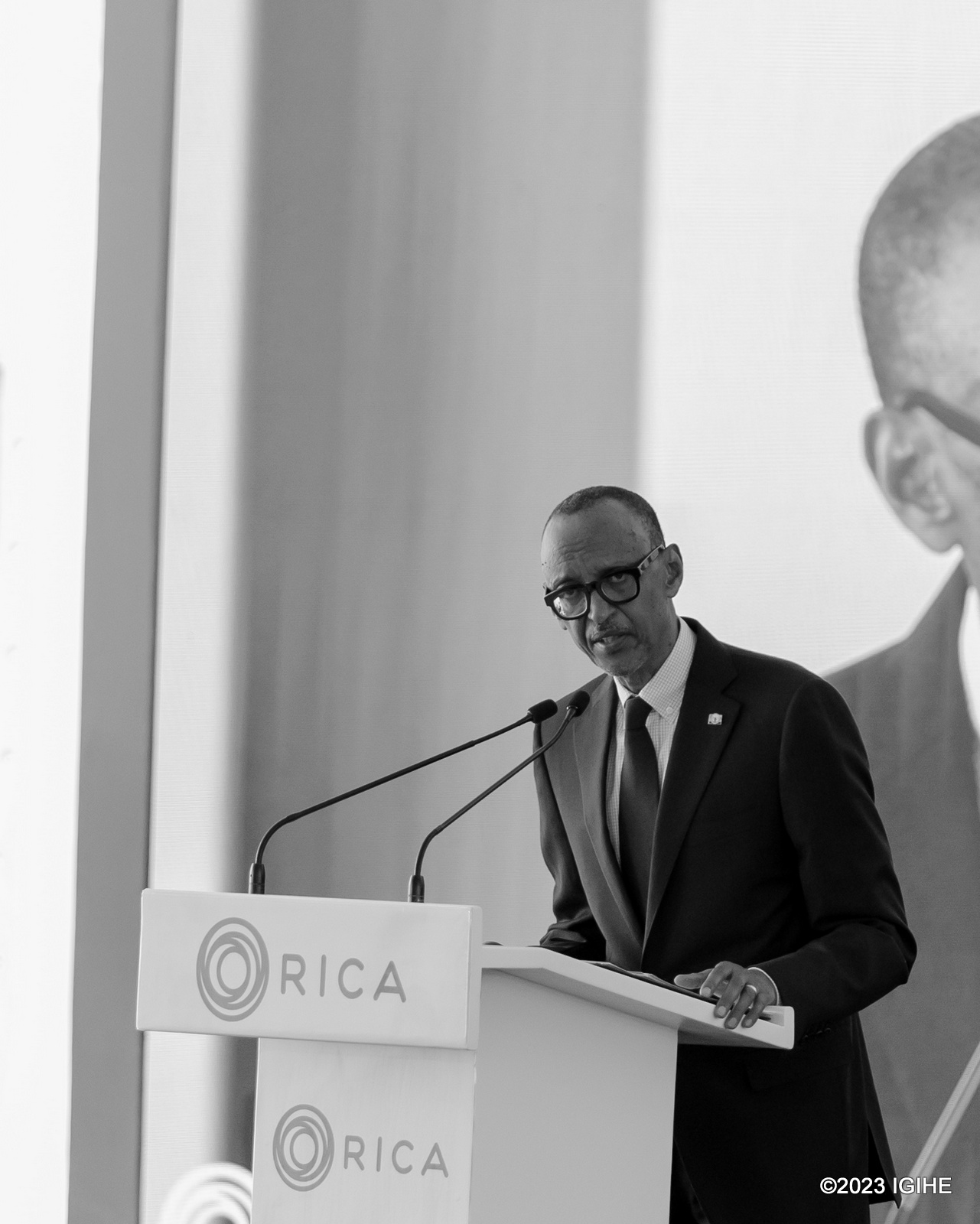 Perezida Kagame yasabye abasoje amasomo gukorera hamwe kugira ngo bagere ku ntego