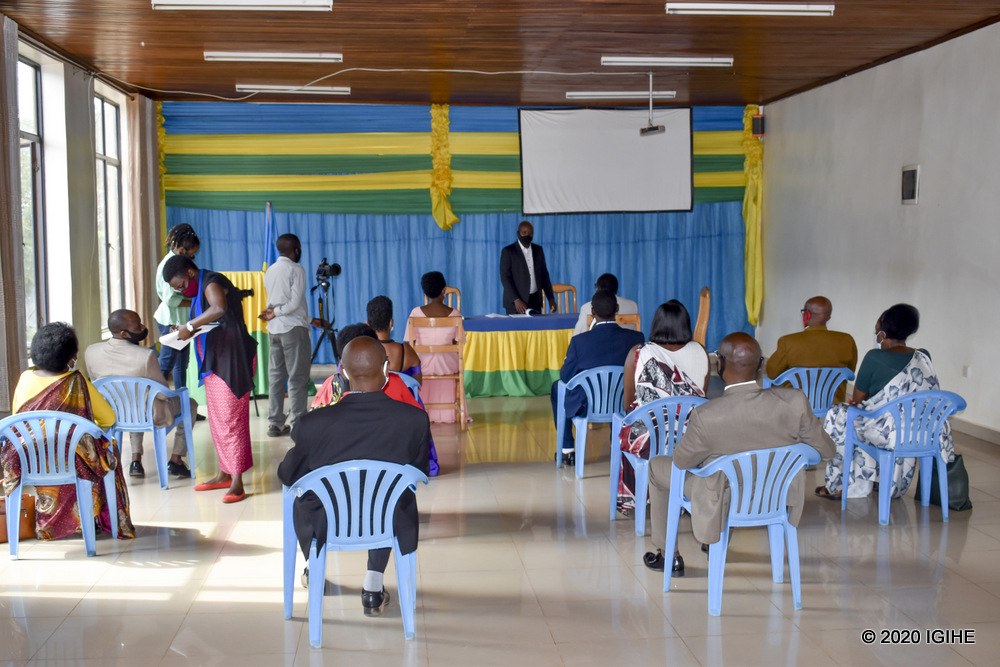 Babanje kwigishwa ibijyanye n'inyigisho mbonezamubano