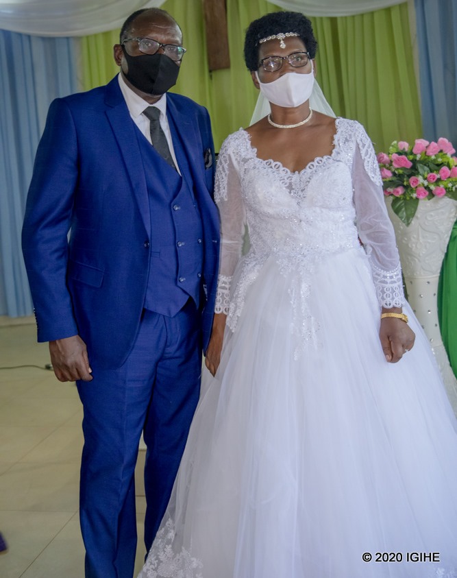 Bushayija Pascal n'umufasha we wa kabiri imbere y'iteraniro