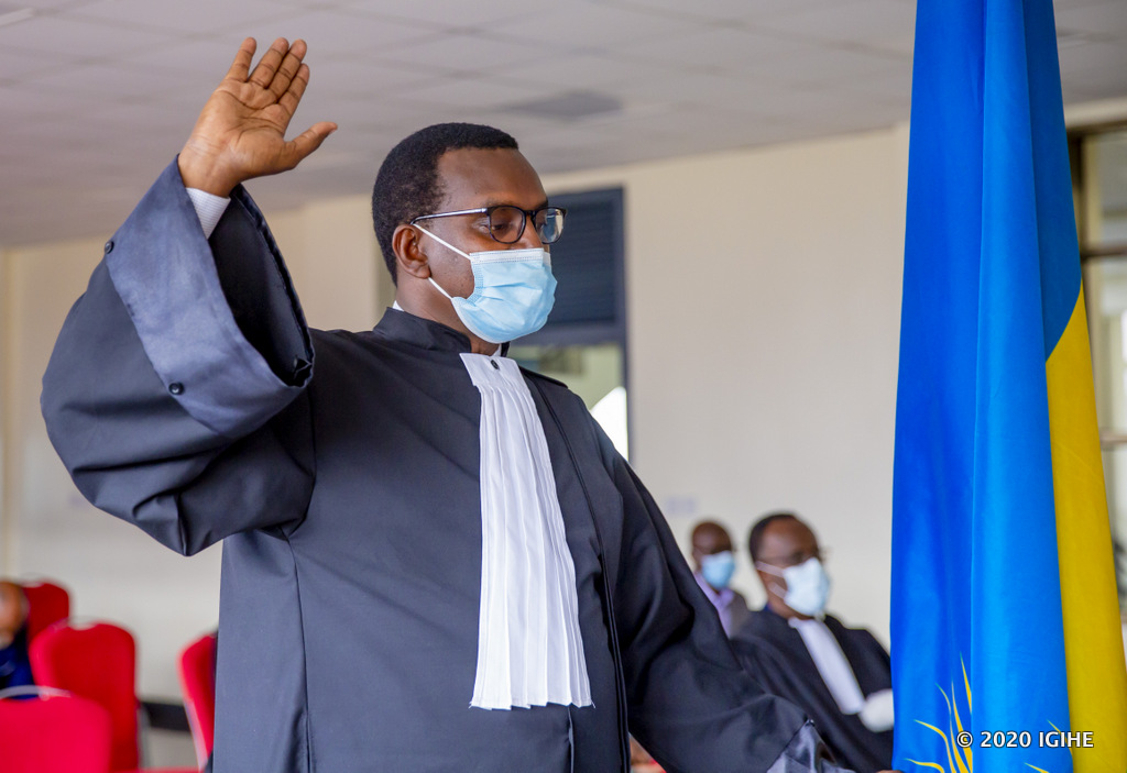 Mutangana Jean Bosco wahoze ari Umushinjacyaha Mukuru wa Repubulika yarahiriye kwinjira mu Rugaga rw’Abavoka