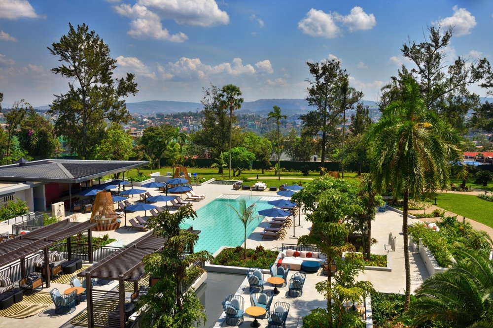 Piscine ya Movenpick Hotel Kigali igira amazi ashyushye