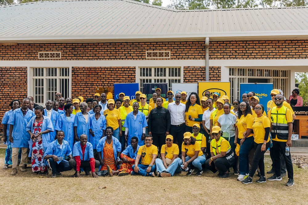 Mu rwego rwo kuzamura imibereho y’Abanyarwanda, MTN Rwanda yakomeje ibikorwa byayo bya ‘21 Days of Y’ello Care’