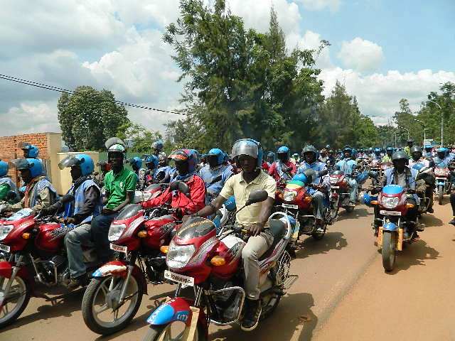 Abamotari mu rugendo rwo kwamagana BBC