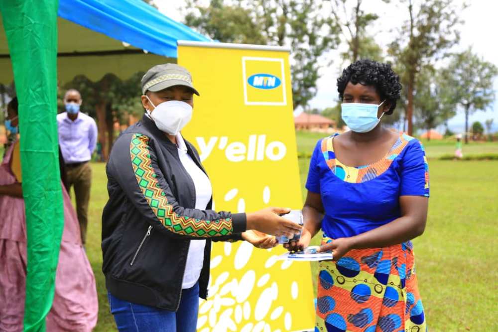 Mu Karere ka Kirehe hatanzwe smart phones 131
