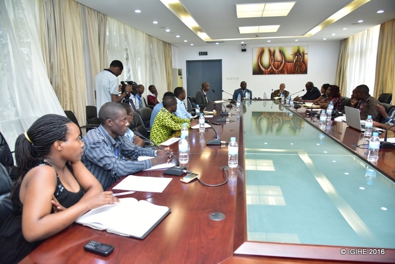 Abanyamakuru bitabiriye ikiganiro na Minicom