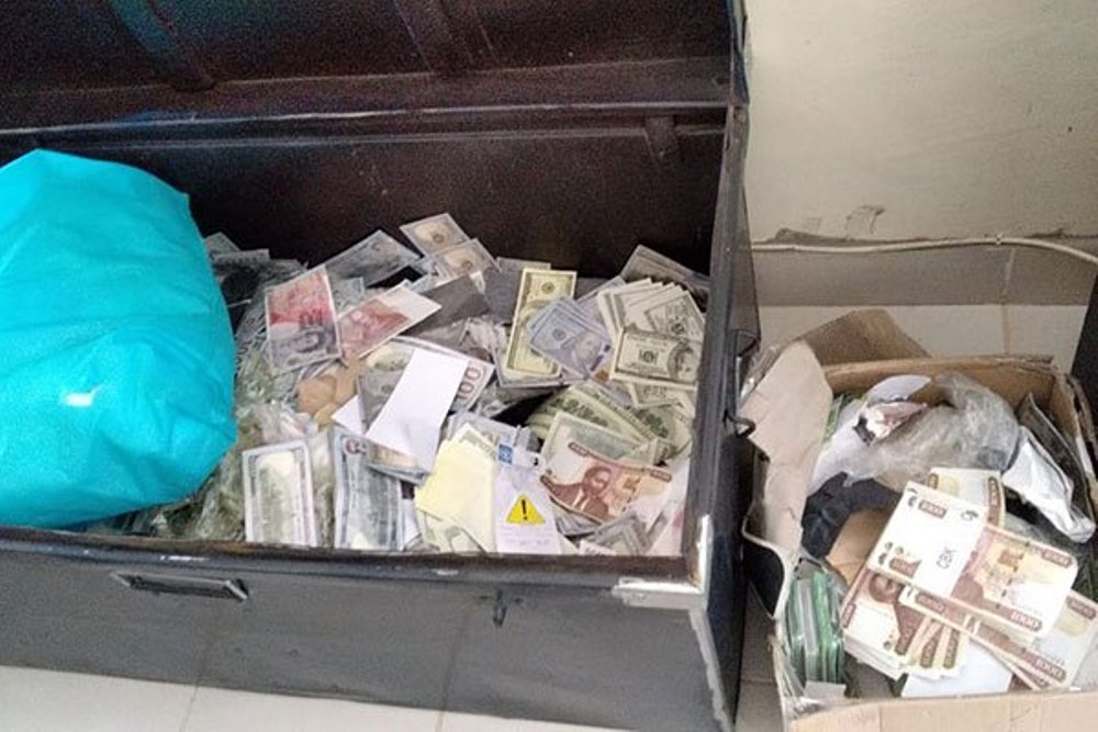Mu mafaranga yafashwe harimo amadolari, amashilingi, amayero n'ama-pounds