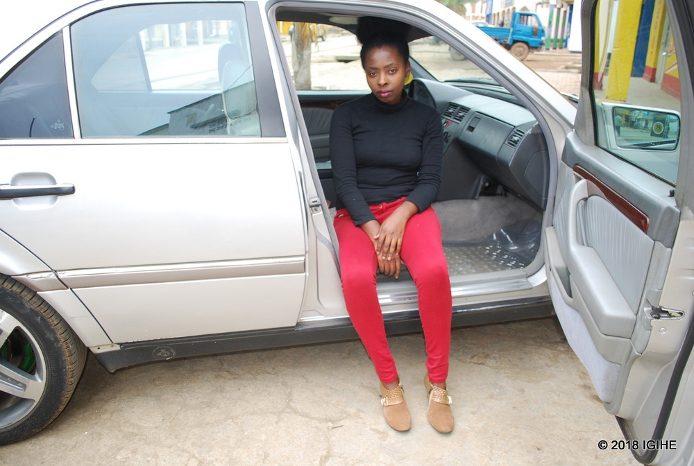Uwamariya yaguze imodoka imufasha mu kazi ka buri munsi
