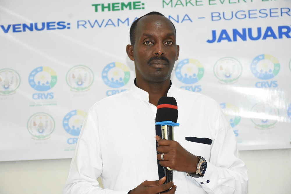 Umuyobozi Mukuru wa NRS yasabye urubyiruko kutirara ngo rufate amahoro rufite nk'impano izahoraho