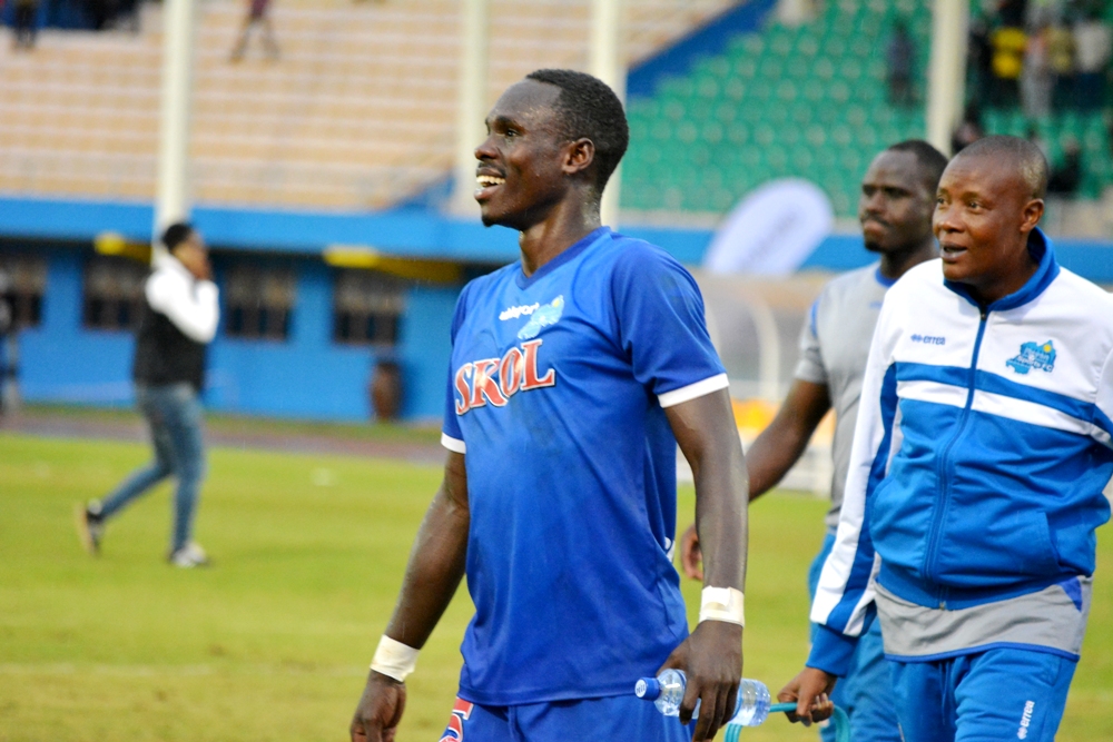 Mugabo Gabriel yasinye amasezerano y'imyaka ibiri muri KCB SC