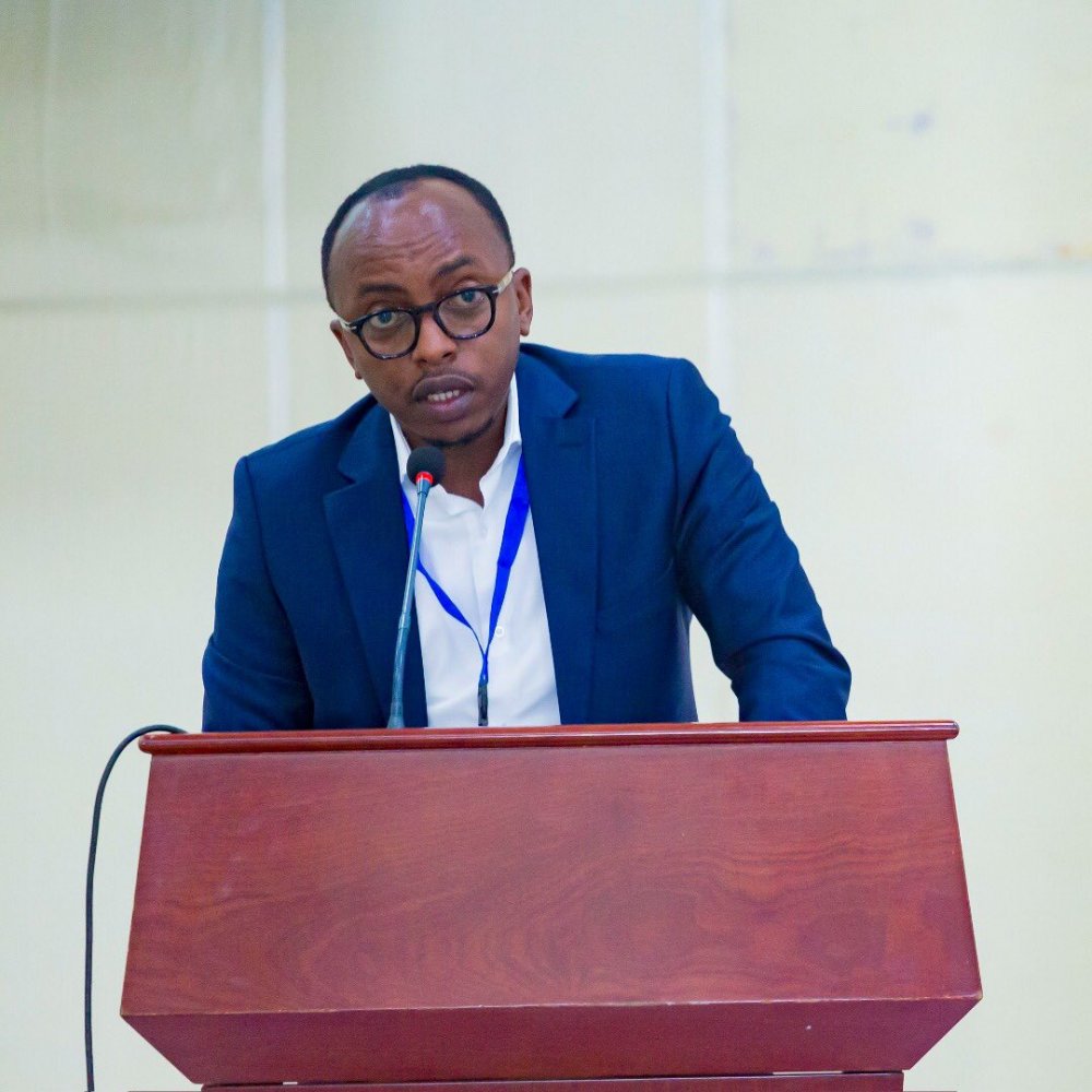 Nizeyimana Olivier yasabwe kwirukana Muhire Henry wari Umunyamabanga kubera amasezerano ya Masita, ariko ntiyabikora