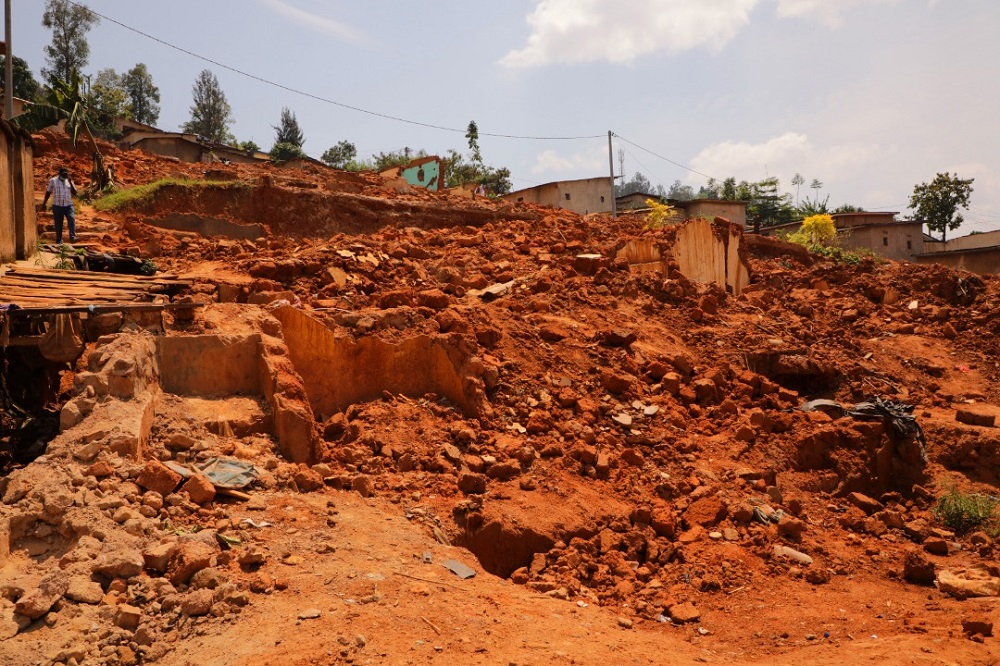 Muhirwa avuga ko hasigaye gusiza ubundi imirimo yo kubaka igatangira