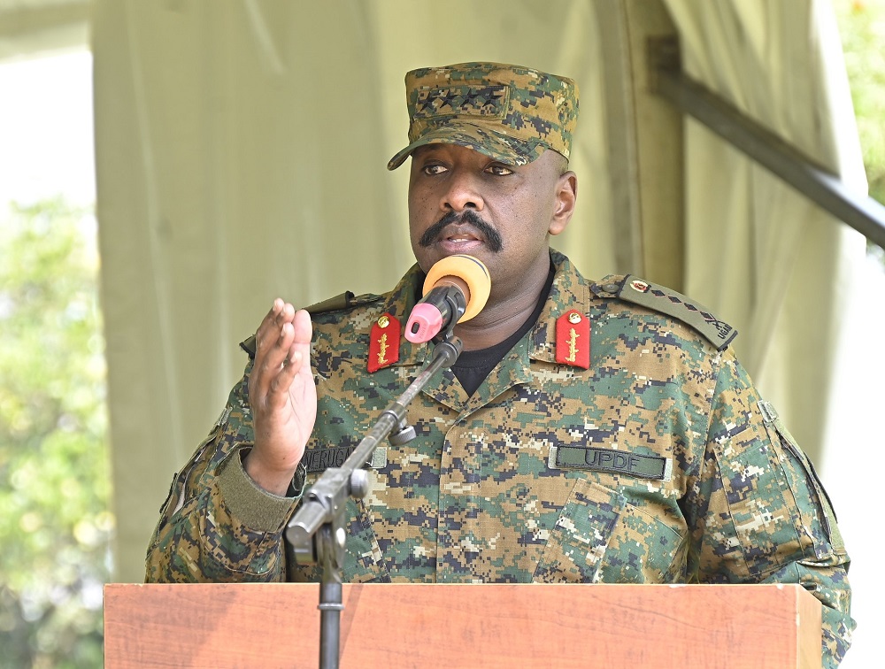 Gen Muhoozi yatangaje ko Uganda itazazuyaza mu kurengera inyungu zayo mu gihe intambara yo muri RDC yakongera gukaza umurego