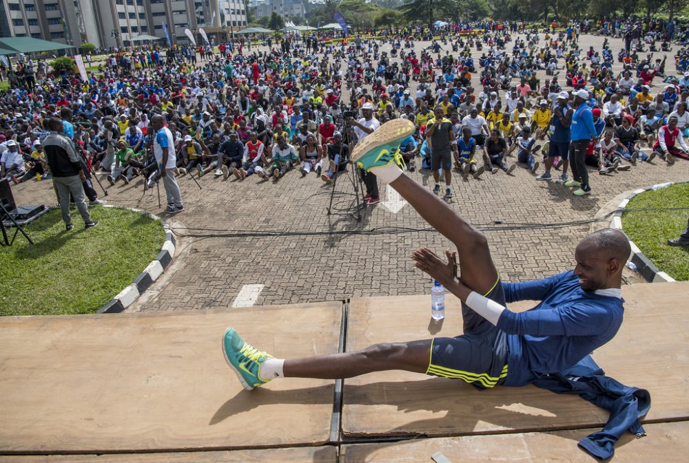 Mukasa Nelson afasha imbaga y'abitabira siporo kunanura imitsi