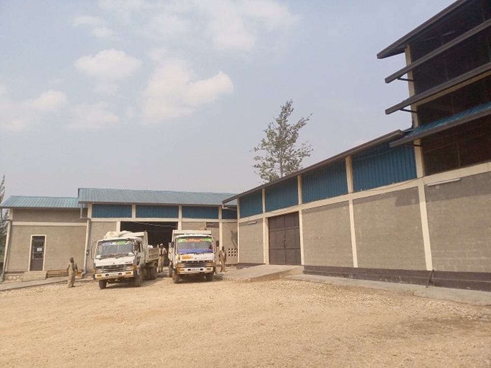 Abahinzi b'umuceri ku Mukunguri mu Karere ka Kamonyi bafite uruganda rw'umuceri, mu myaka ya vuba rwabyaye urw'ifu y'ibigori ndetse bakora ibicanwa biva mu bisigazwa by'umuceri