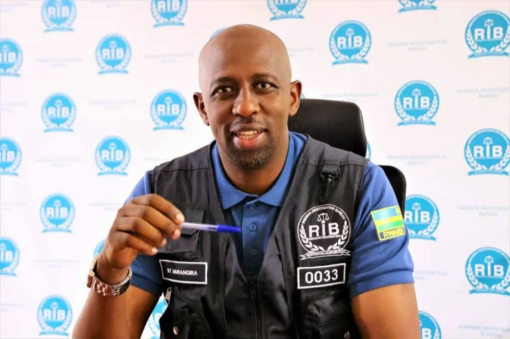 Umuvugizi w’Urwego rw’Igihugu rw’Ubugenzacyaha (RIB), Dr. Murangira B. Thierry yavuze ko ibikorwa byo guhashya inzoga zitujuje ubuziranenge bigikomeje ko uwabigizemo uruhare wese azakurikiranwa