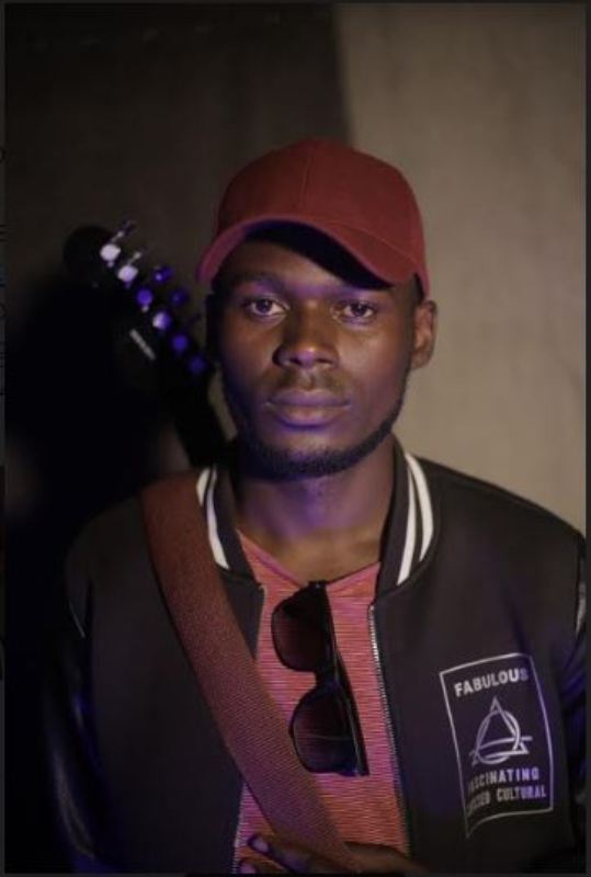 Murengezi asanzwe ari umuririmbyi akaba n'umucuranzi wa Chorale de Kigali