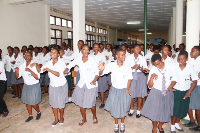 Muri FAWE abanyeshuri barabyinnye karahava