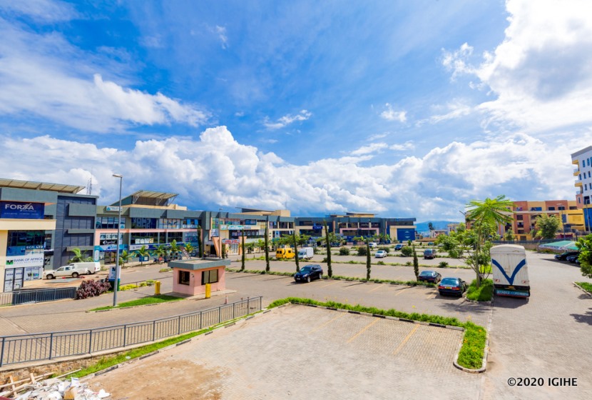 Muri parking ya CHIC hari hasanzwe haba hari ibinyabiziga byinshi ubu haparitse mbarwa