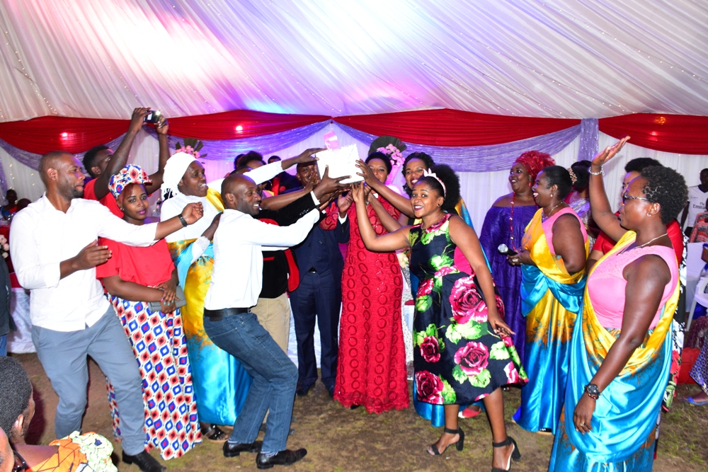 Muri uyu muhango yahawe impano zitandukanye
