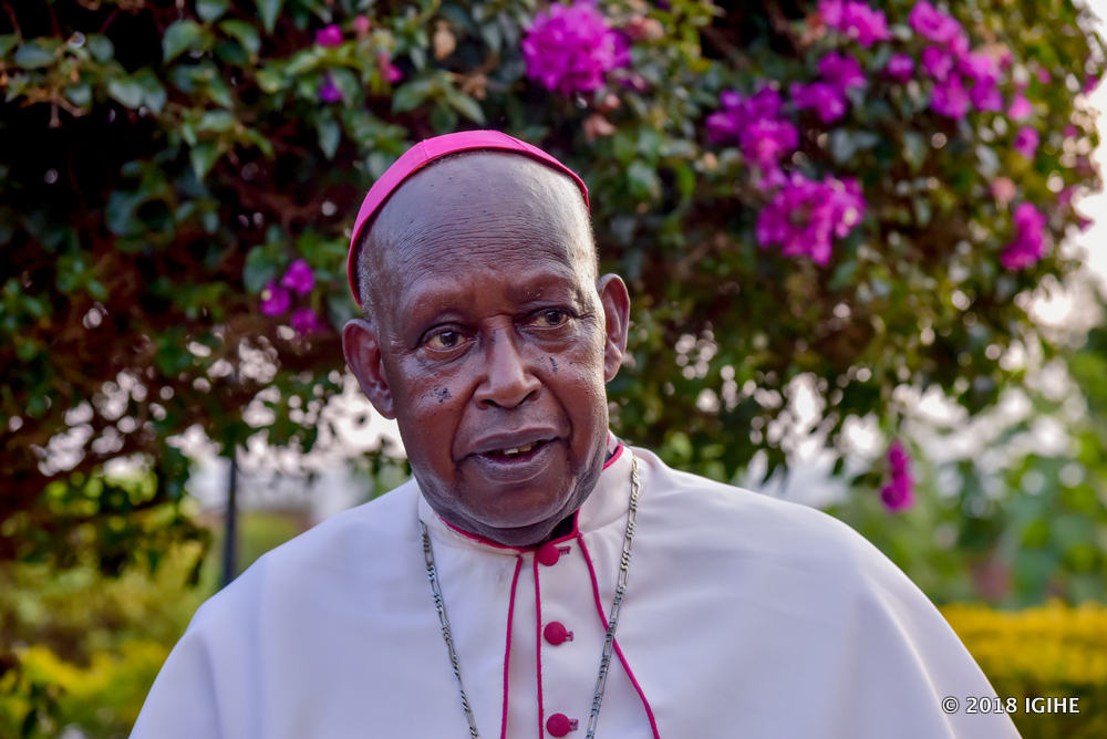 Musenyeri Nzakamwita yavuze ko Padiri Nyombayire afite uruhare mu bibazo bya UTAB ari nayo mpamvu yamuhagaritse