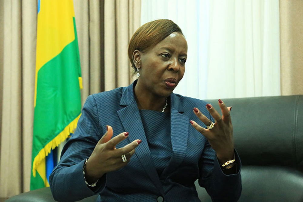Minisitiri Mushikiwabo yavuze ko Perezida Macron afite ubushake bwo kuzahura umubano w'u Rwanda n'u Bufaransa