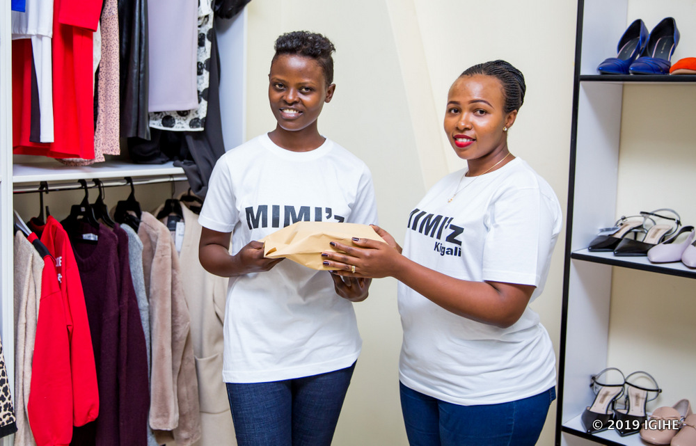 Mwiseneza yashyikirijwe igifurumba cy'amafaranga