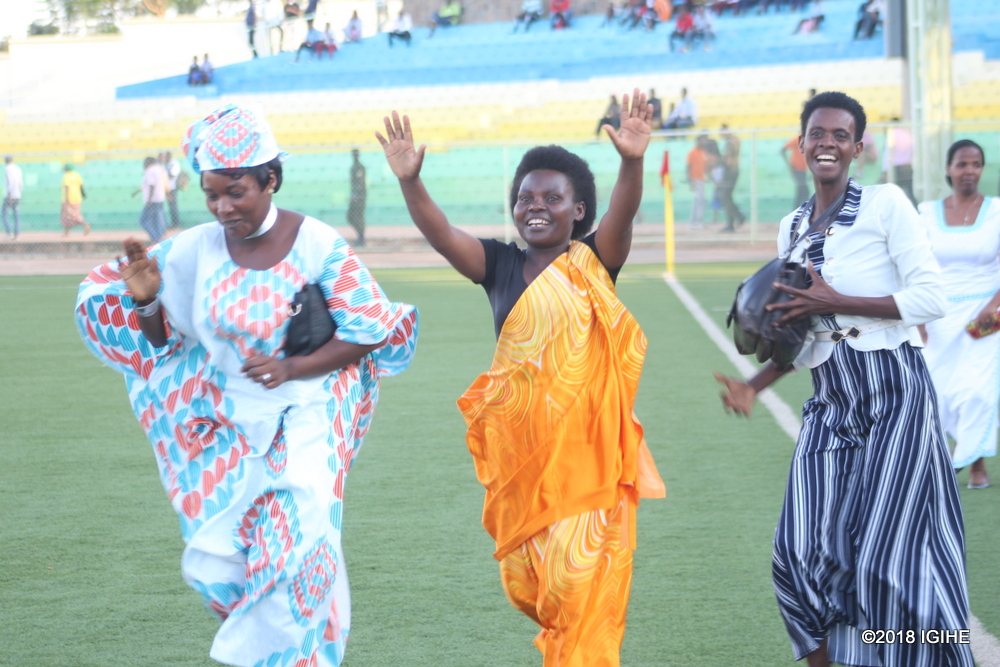 Abaturage bari baje gufana abayobozi babo