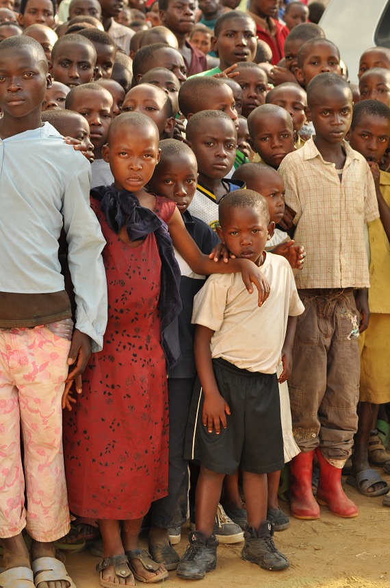 Abana bari munsi hy'imyaka 15 benshi bazanwa no kureba abahanzi b'ibyamamare bakunze kumva ku ma radiyo