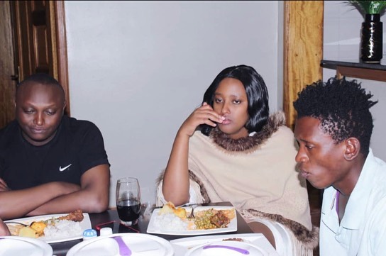 Ndahiro Willy (ubanza ibumoso) na Ndahiro Natacha bavukana bagiye gusohora filime bakinanye