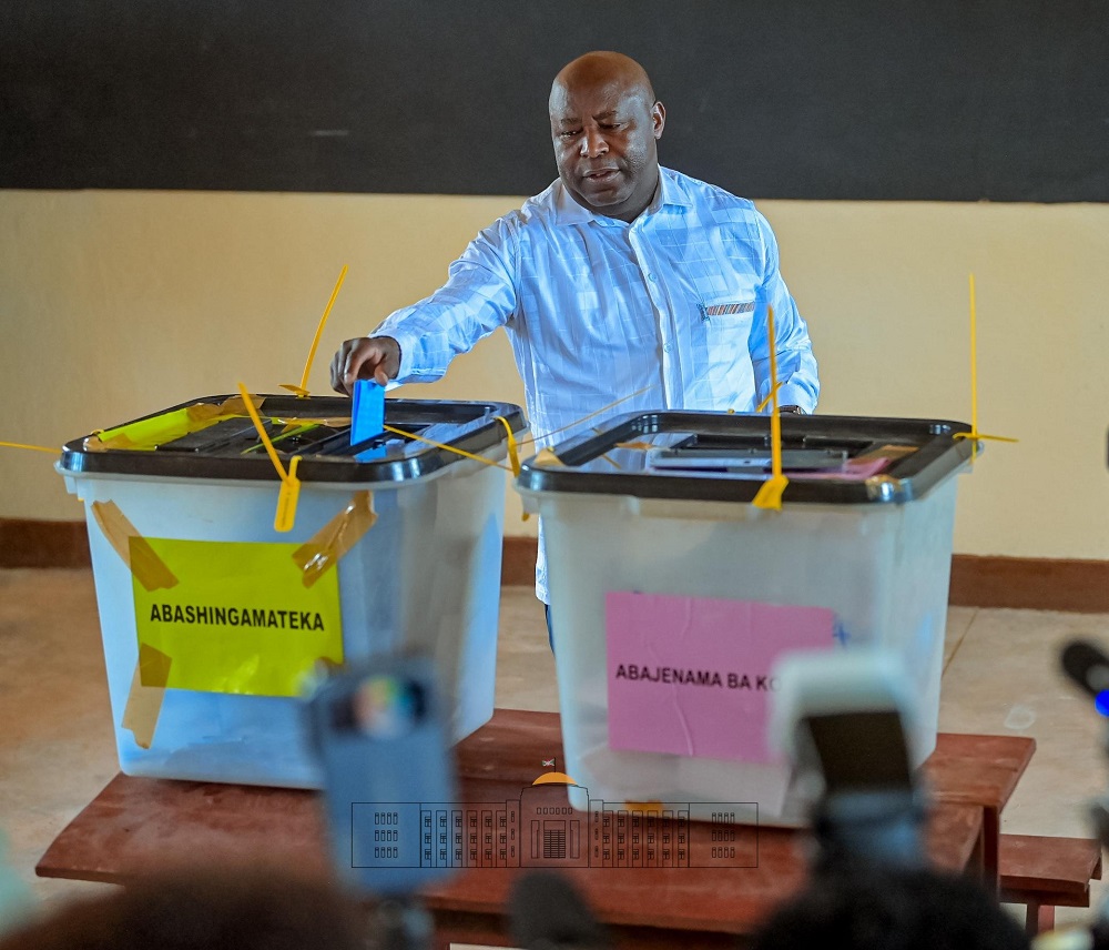 Perezida Ndayishimiye yatoreye ku ivuko mu ntara ya Gitega