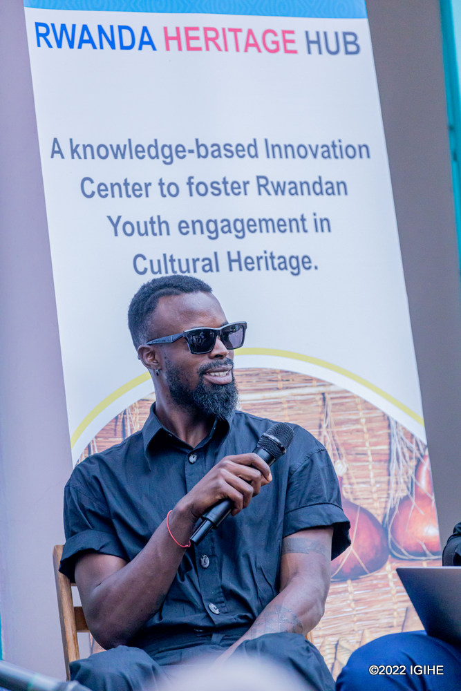 Turahirwa Moses asobanura isano iri hagati y'imyambaro bakora n'umurage w'u Rwanda