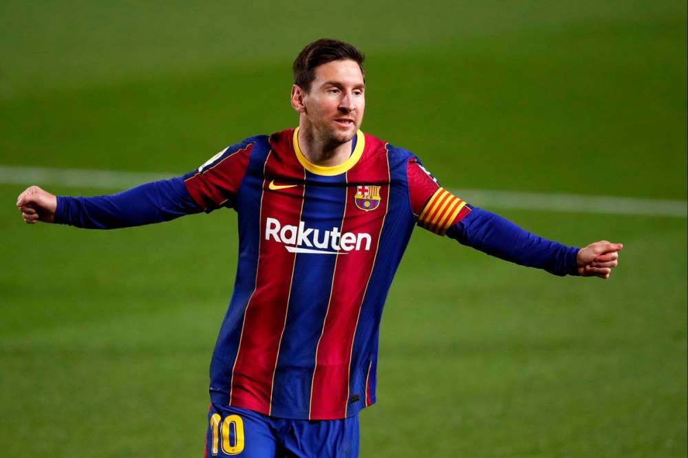 Bamwe mu bakinnyi bari kugurishwa, abandi bashobora kugabanyirizwa imishahara kugira ngo Messi yongererwe amasezerano