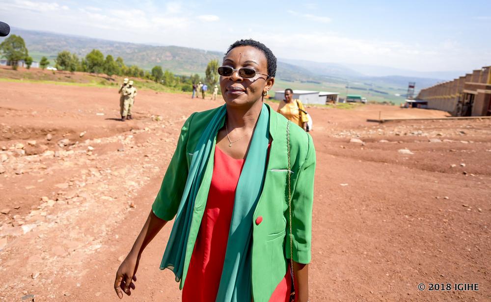 Ingabire yasohotse muri gereza yambaye imyenda igaragaza amabara y'ishyaka rye