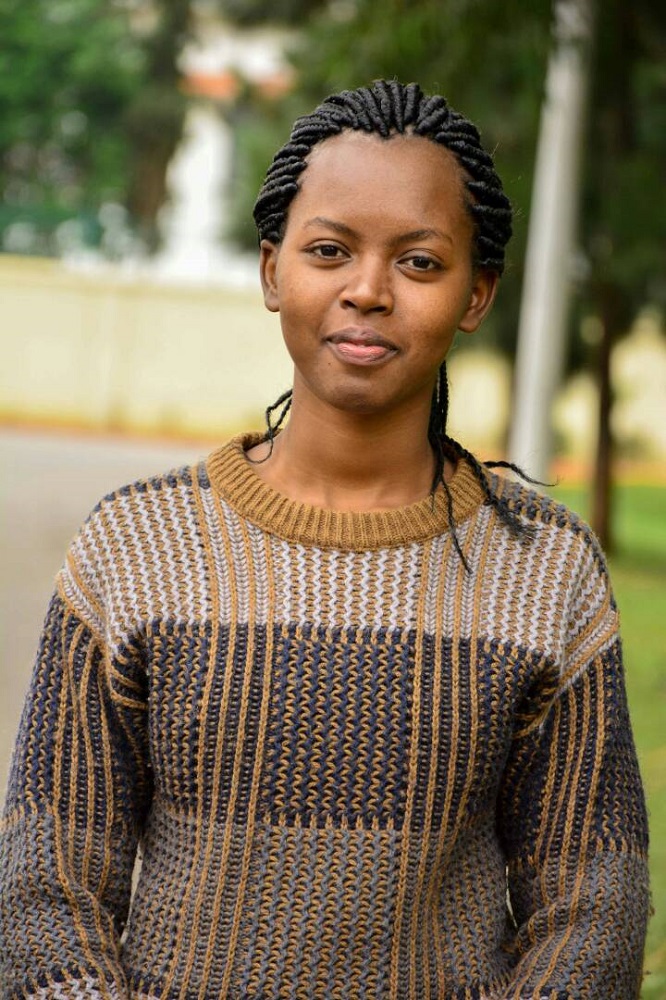 Uyu mukobwa asanzwe akora akazi ko kwakira abakiriye muri restaurant mu Mujyi wa Kigali
