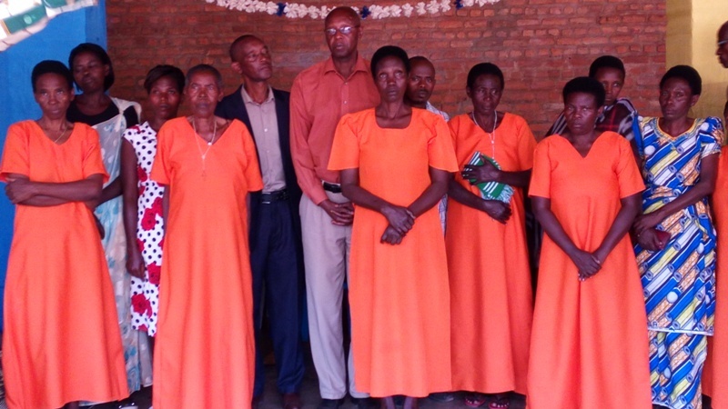 Abagororwa hamwe n'imiryango yabo ubwo bari muri gereza ya Ngoma