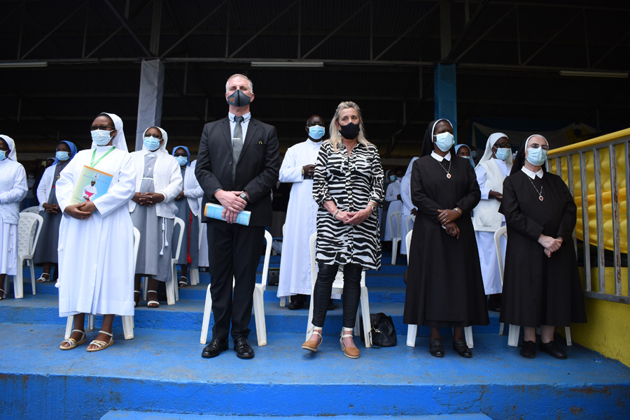 Ni umuhango wo kwimika Musenyeri Sinayobye witabiriwe n'abantu batandukanye barimo abanyamahanga