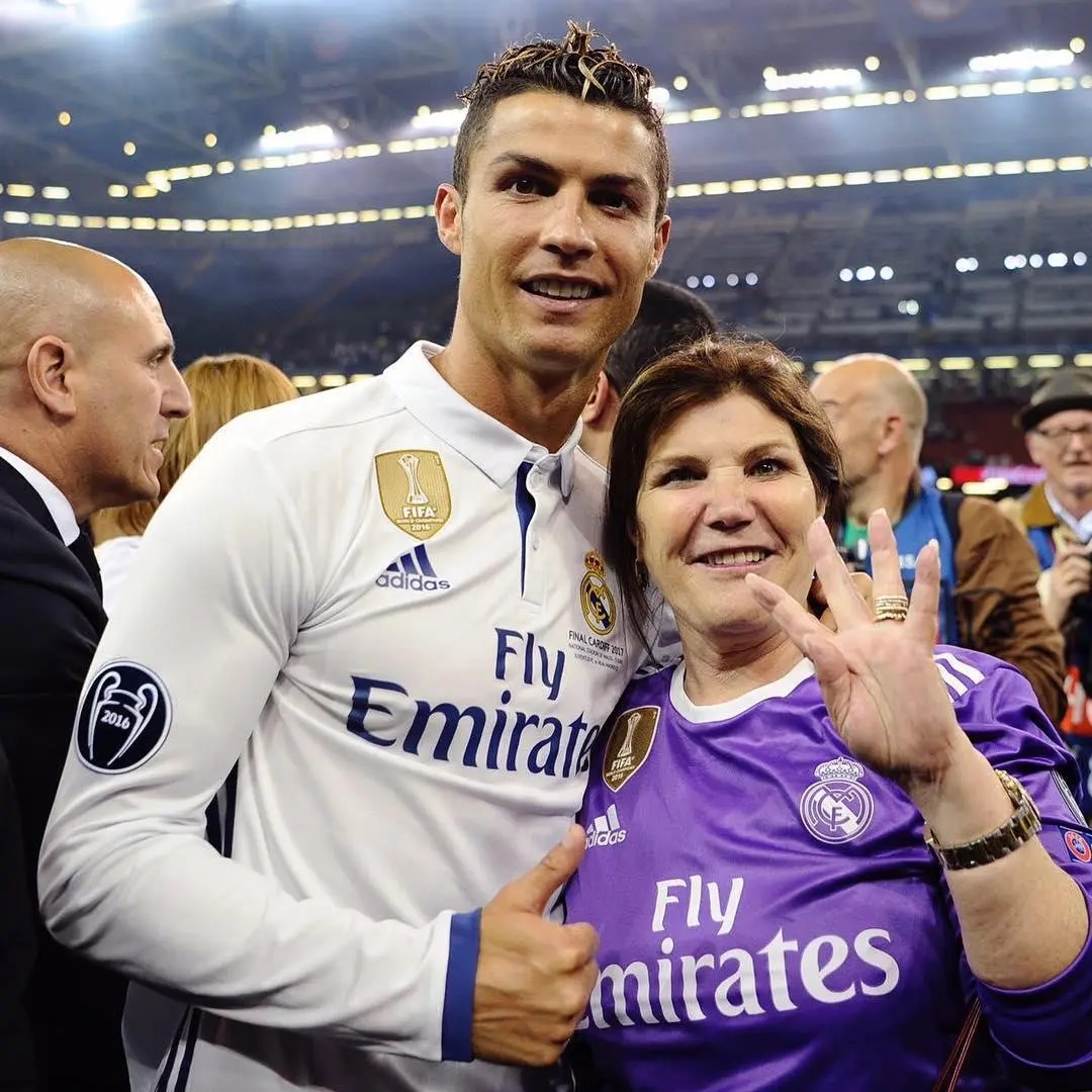 Umubyeyi wa Cristiano Ronaldo yamushyigikiye mu rugendo rwe rwo gukina umupira w'amaguru