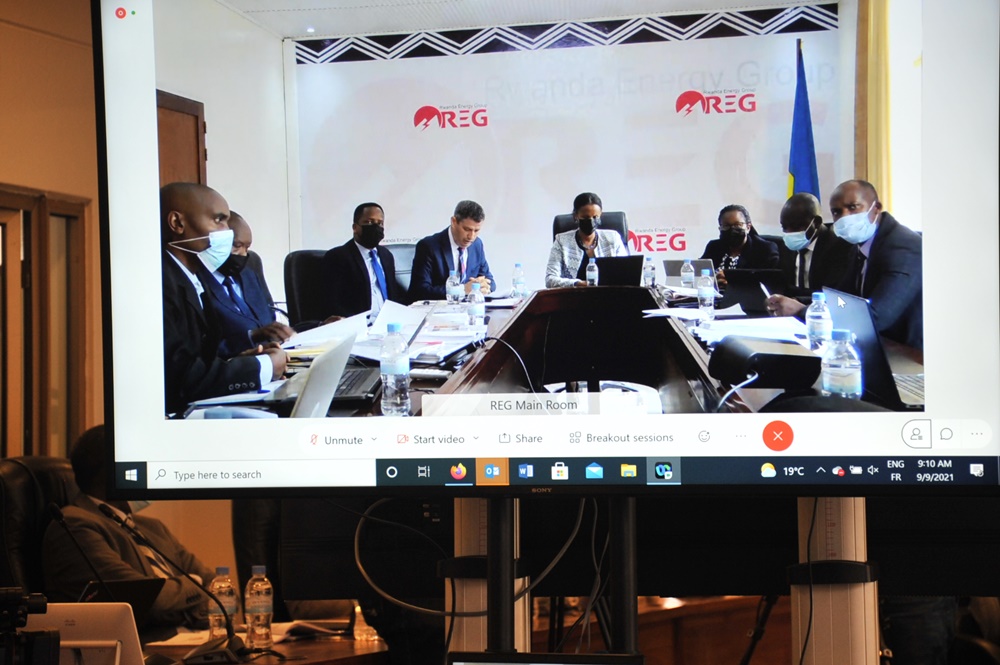 Abayobozi ba REG n'ibigo biyishamikiyeho batanze ibisobanuro hakoreshejwe ikoranabuhanga rya Webex
