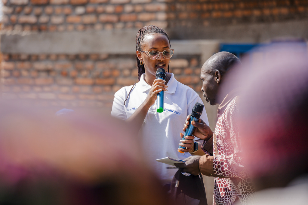 Ishimwe Noriella wari uhagarariye Irembo muri ubwo bukangurambaga yashimangiye ko ubwitabire bw’abaturage bugaragaza inyota yo gukoresha ikoranabuhanga ku Baturarwanda