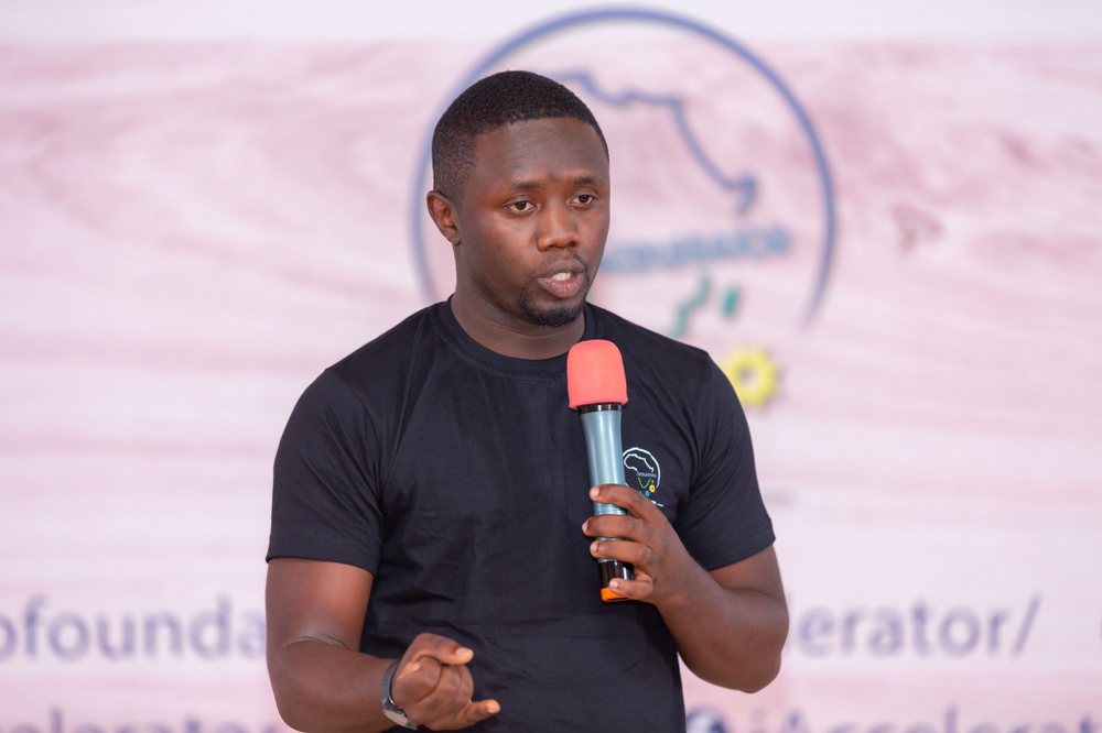 Nshimiyimana Jerome afite umushinga w’ikoranabuhanga yise ‘JoCare’. Umaze imyaka ibiri utanga amakuru ajyanye n’imyororokere