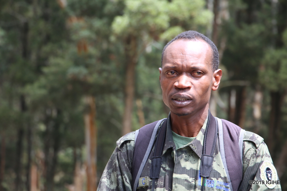 Ntoyinkima ari gusobanurira abagiye kureba isoko ya Nile
