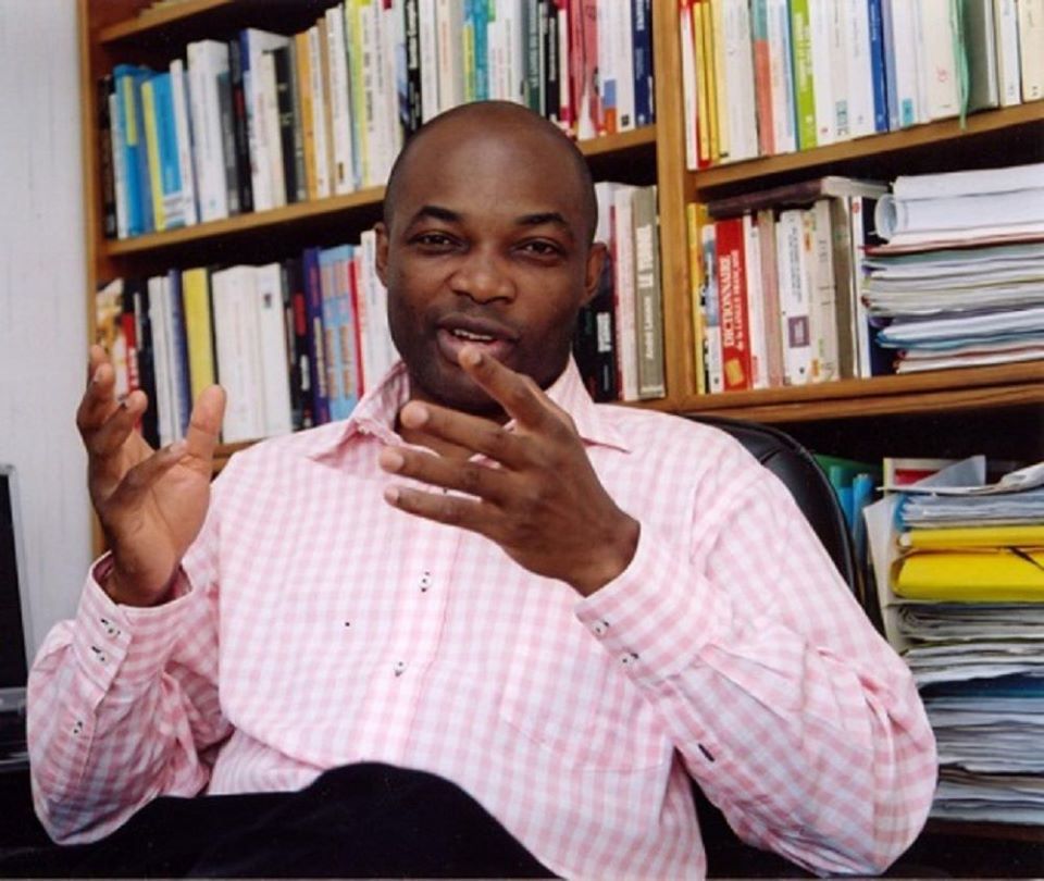 Charles Onana (uri ku ifoto) niwe ntandaro y'ikiganiro cyatumye Diyambi yirukanwa