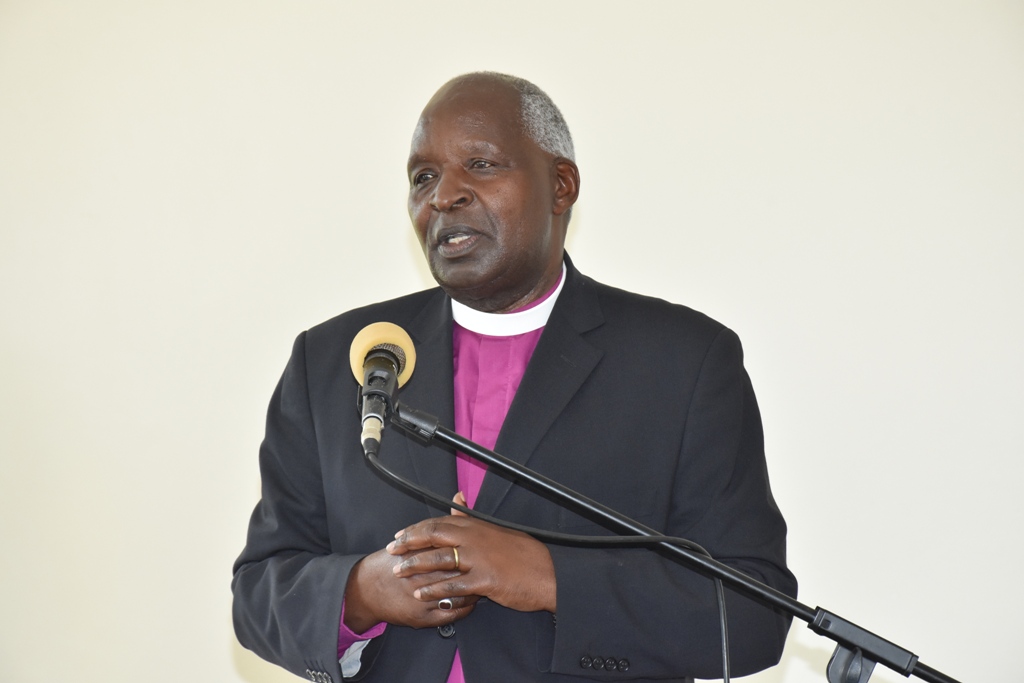 Musenyeri Rwaje Onesphore ugiye mu kiruhuko cy'izabukuru yari yimikiwe kuyobora EAR mu 2011