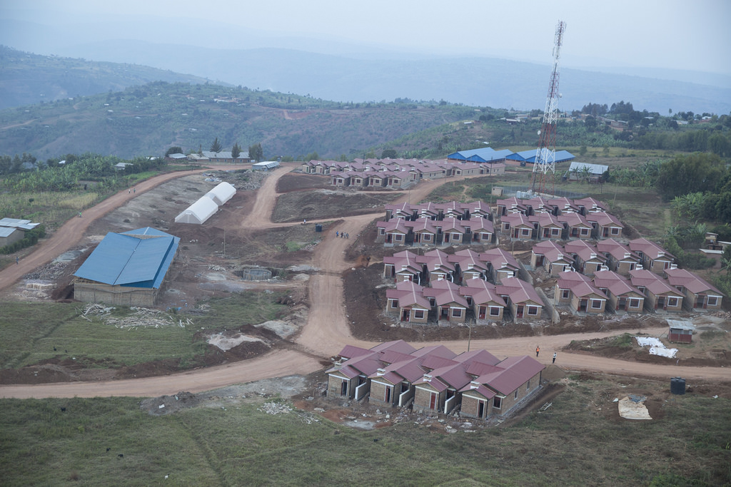 I Gikomero hubatswe ibyumba bitatu by’amashuri, icyumba mberabyombi, laboratwari, aho kororera inkoko, ikibuga cyo gukiniraho n’indi mishinga itandukanye