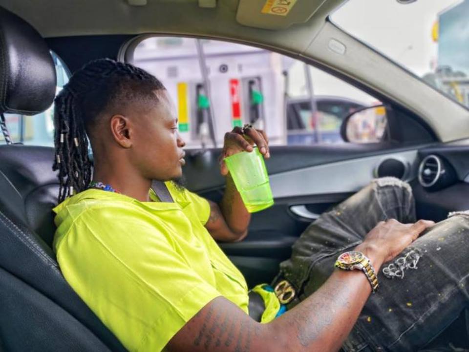 Pallaso ari muri Afurika y'Epfo aho yari ari gufatira amashusho y'indirimbo yitegura gusohora