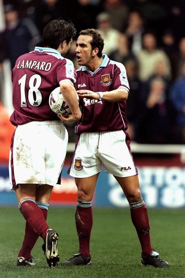 Paolo Di Canio na Frank Lampard ubwo bakinaga muri West Ham barwaniye penaliti