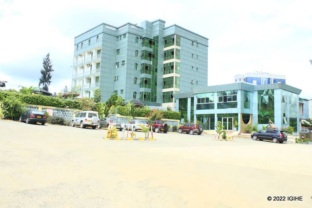 Abagana iyi hotel bateganyirijwe parking nini