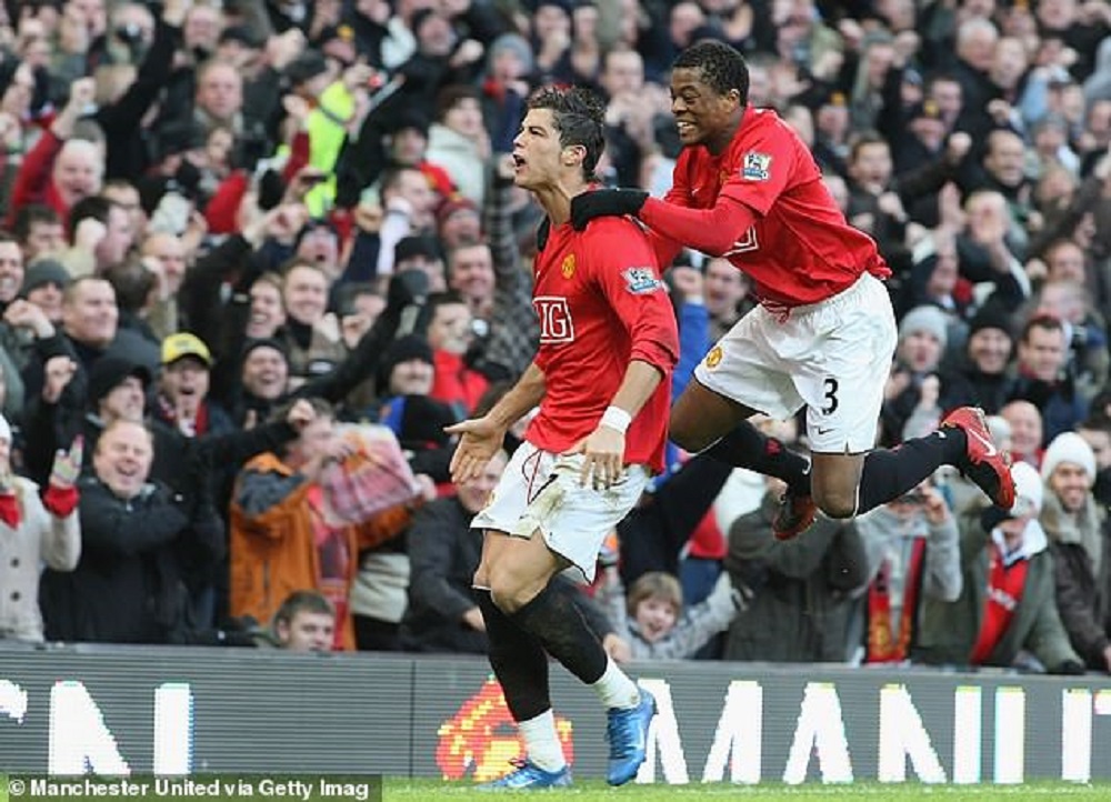 Patrice Evra we agereranya Cristiano Ronaldo n'imashini